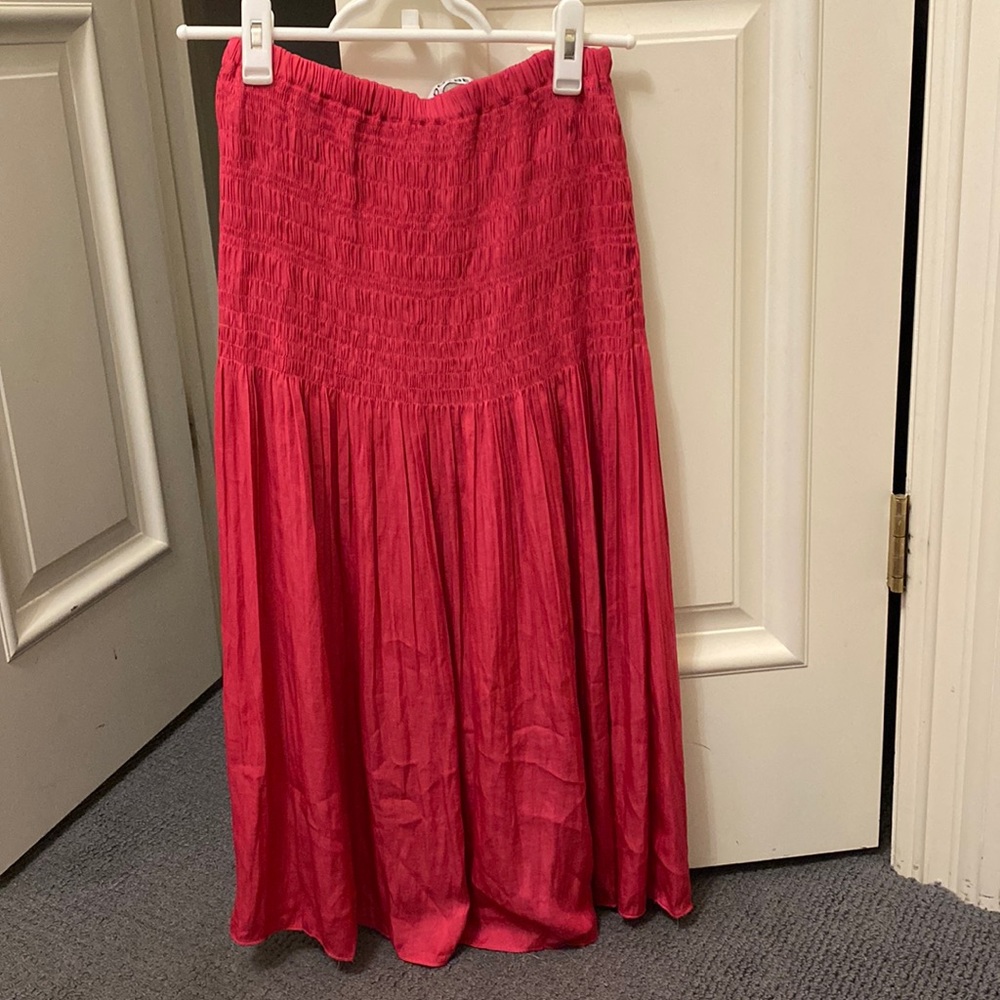 Pleated pink skirt